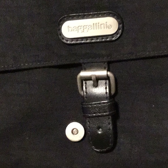 Baggallini Crossbody Purse - Picture 12 of 16